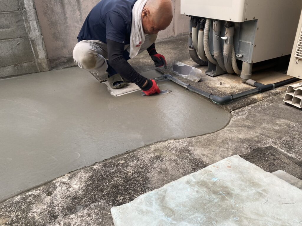 【綾川町ＳＩ様邸】庭仕舞い工事｜スッキリ鋤取りしコンクリート打設中 (株)カインズガーデン｜香川の雑草対策，庭リフォーム