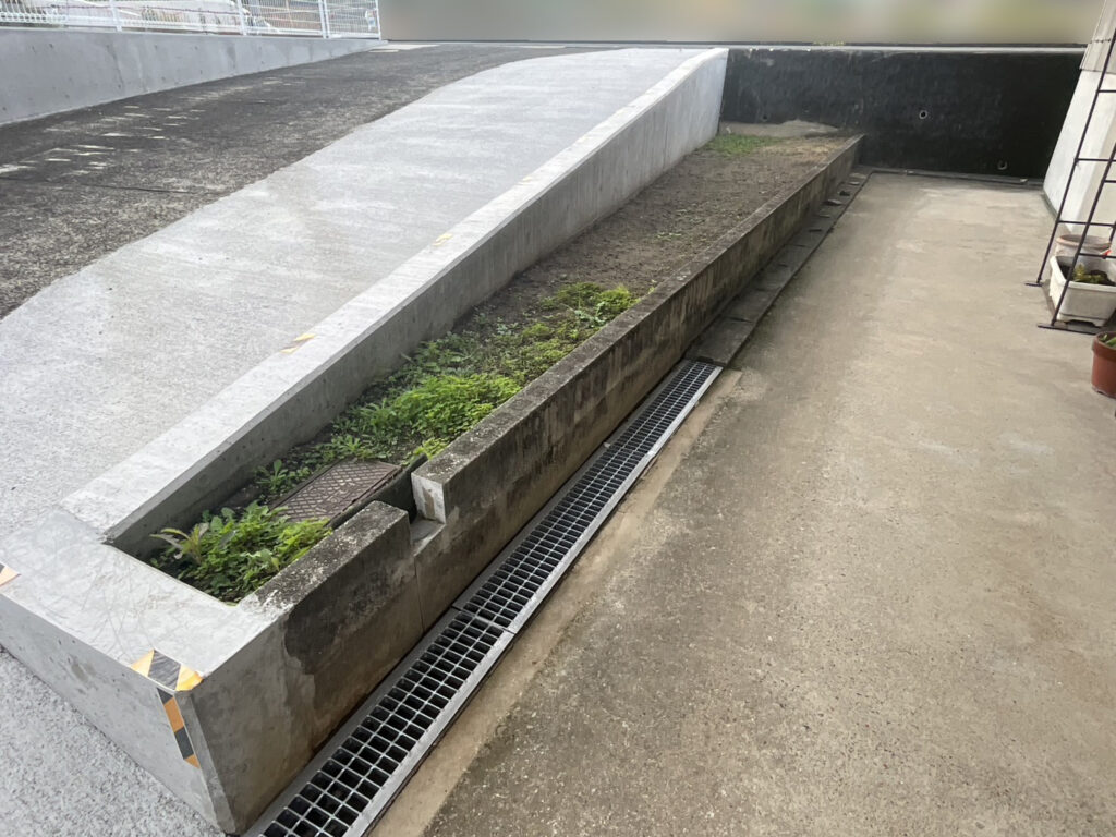 【綾川町SI様邸】「花壇をスッキリし草が生えないように」庭仕舞い着工⛑ (株)カインズガーデン|香川県の庭リフォーム工事 【綾川町SI様邸】「花壇をスッキリし草が生えないように」庭仕舞い着工⛑ (株)カインズガーデン|香川県の庭リフォーム工事