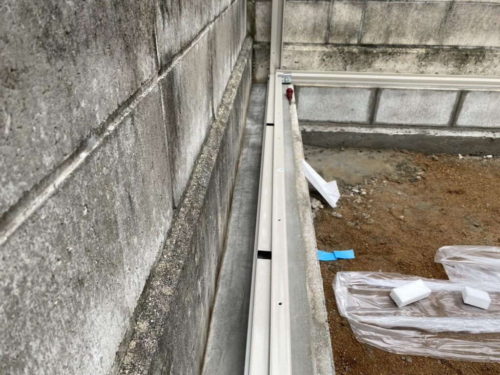 【高松市S様邸】バイクガレージ設置中|バイクガレージ組み立てます (株)カインズガーデン|香川県の庭リフォーム工事 【高松市S様邸】バイクガレージ設置中|バイクガレージ組み立てます (株)カインズガーデン|香川県の庭リフォーム工事