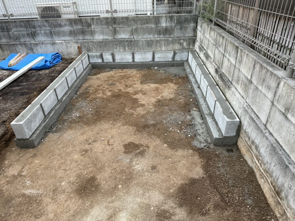 【高松市S様邸】バイクガレージ設置中|バイクガレージ組み立てます (株)カインズガーデン|香川県の庭リフォーム工事 【高松市S様邸】バイクガレージ設置中|バイクガレージ組み立てます (株)カインズガーデン|香川県の庭リフォーム工事