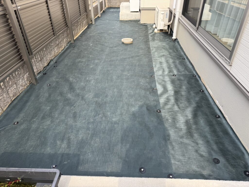 【観音寺市ＳＵ様邸】裏庭＆お家周りスッキリ✨雑草対策工事㊗完工 (株)カインズガーデン｜香川県の庭リフォーム，庭仕舞い