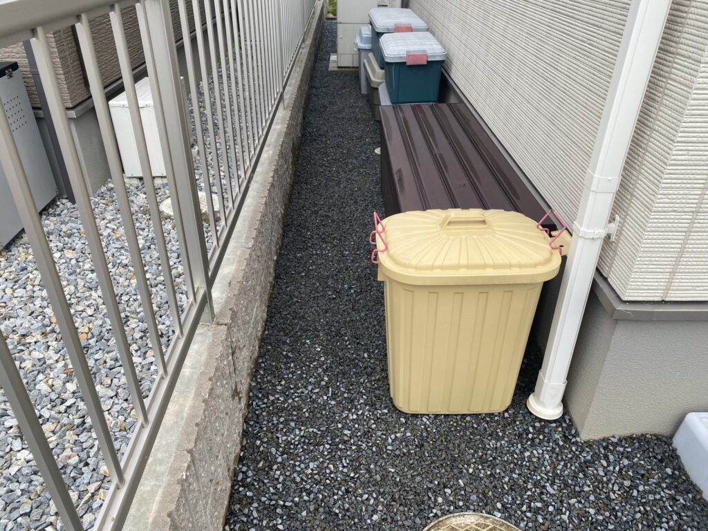 【観音寺市ＳＵ様邸】裏庭＆お家周りスッキリ✨雑草対策工事㊗完工 (株)カインズガーデン｜香川県の庭リフォーム，庭仕舞い