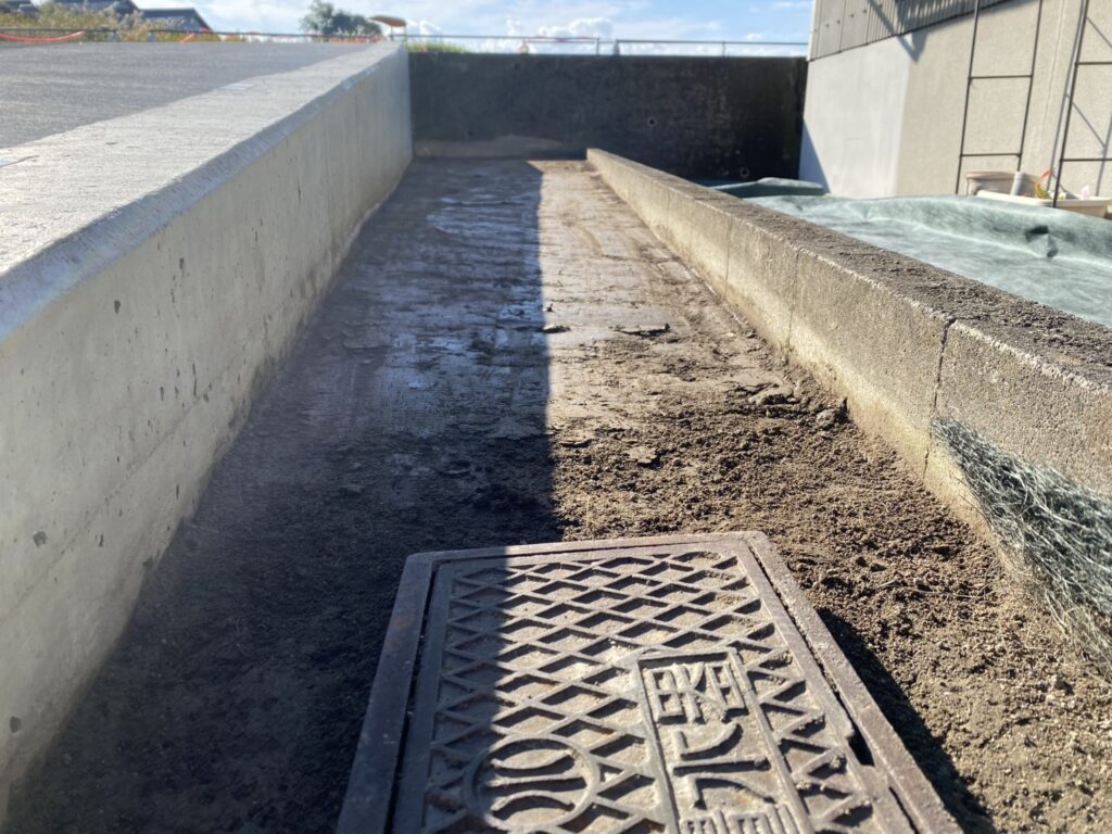 【綾川町ＳＩ様邸】雑草対策工事㊗完工｜花壇スペース３箇所スッキリ✨ (株)カインズガーデン｜香川県の庭仕舞い工事