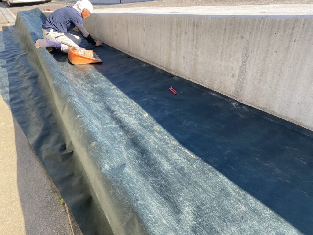 【綾川町ＳＩ様邸】雑草対策工事㊗完工｜花壇スペース３箇所スッキリ✨ (株)カインズガーデン｜香川県の庭仕舞い工事