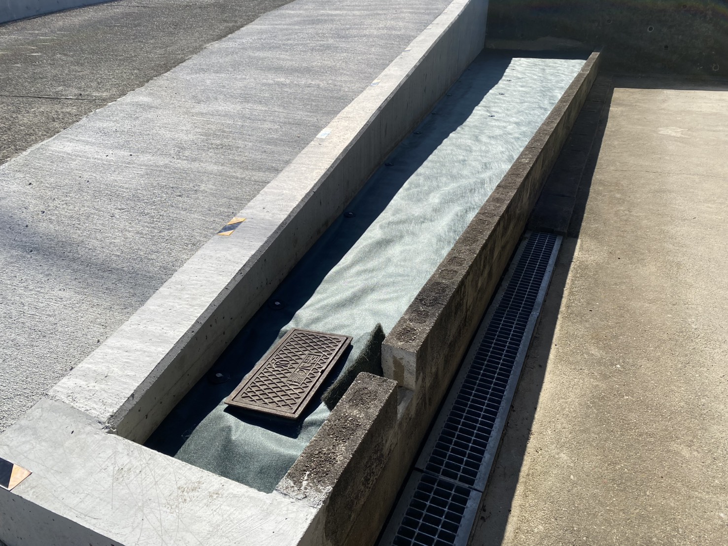 【綾川町ＳＩ様邸】雑草対策工事㊗完工｜花壇スペース３箇所スッキリ✨ (株)カインズガーデン｜香川県の庭仕舞い工事