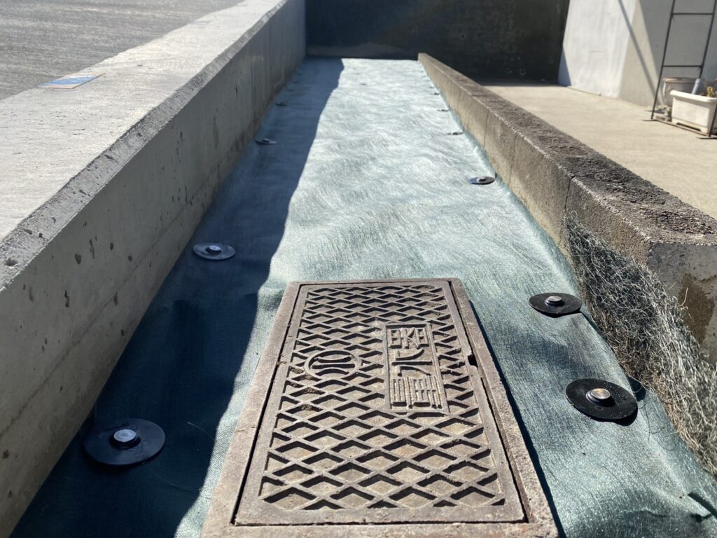 【綾川町ＳＩ様邸】雑草対策工事㊗完工｜花壇スペース３箇所スッキリ✨ (株)カインズガーデン｜香川県の庭仕舞い工事