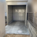 【高松市Ｓ様邸】バイクガレージ工事㊗完工｜タクボ シャッター式扉物置「Mr.シャッターマン」 (株)カインズガーデン｜香川県の庭仕舞い