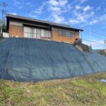 【綾川町内公民館様】田んぼ法面の雑草対策工事㊗完工｜防草シートでスッキリ爽快✨ (株)カインズガーデン｜香川県の庭仕舞い