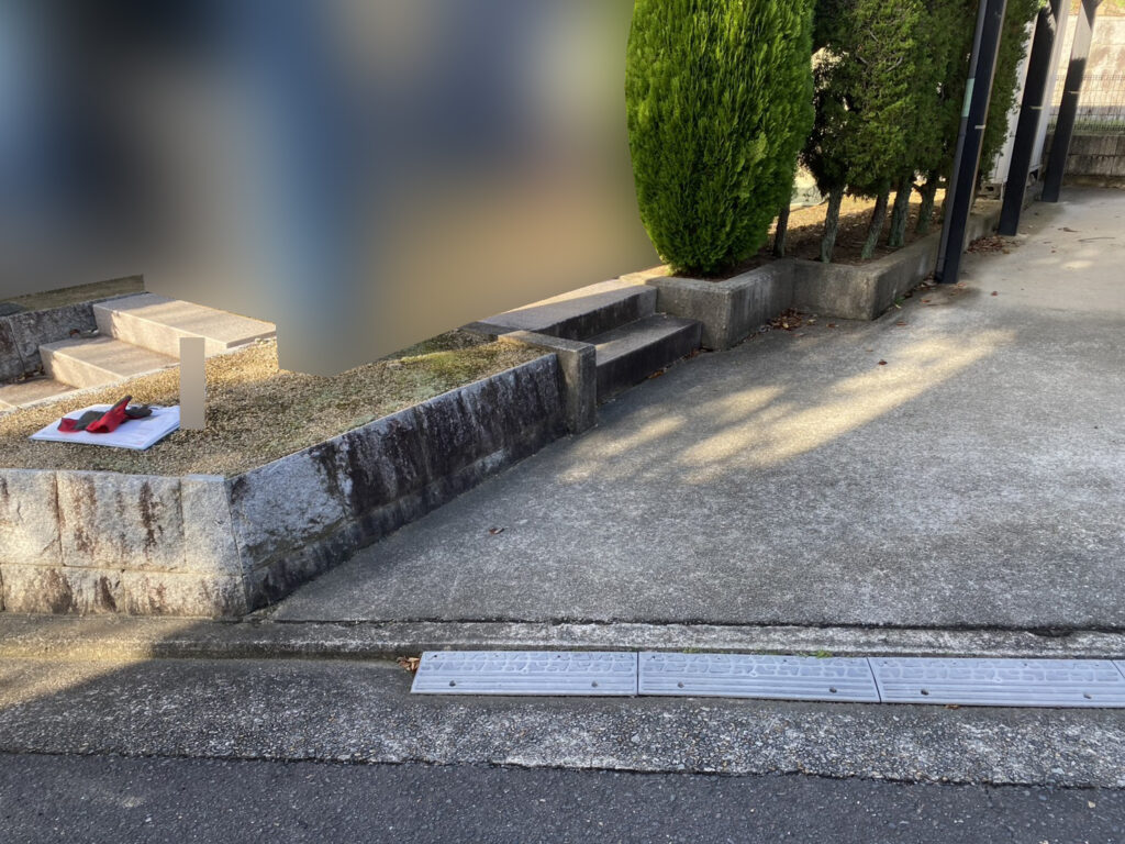 【綾川町Ｙ様邸】駐車場拡張工事着工⛑｜既存カーポートや門扉・生垣等撤去します (株)カインズガーデン｜香川県の庭仕舞い工事