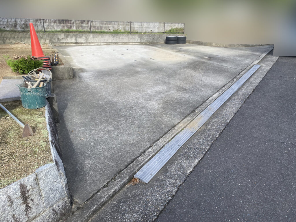 【綾川町Ｙ様邸】駐車場拡張工事｜生垣や庭木、既存カーポート撤去完了👌 (株)カインズガーデン｜香川県の庭仕舞い工事