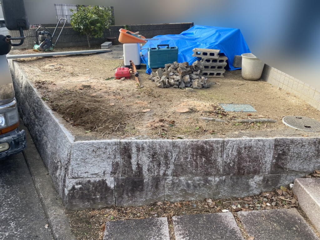 【綾川町Ｙ様邸】駐車場拡張工事｜生垣や庭木、既存カーポート撤去完了👌 (株)カインズガーデン｜香川県の庭仕舞い工事