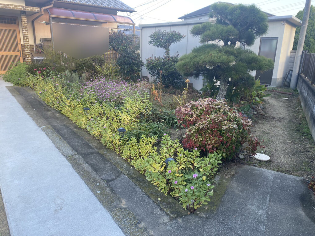 【綾川町Ｍ様邸】庭仕舞い工事着工⛑｜庭木撤去や雑草対策，駐車場拡張，物置移設 (株)カインズガーデン｜香川の庭仕舞い