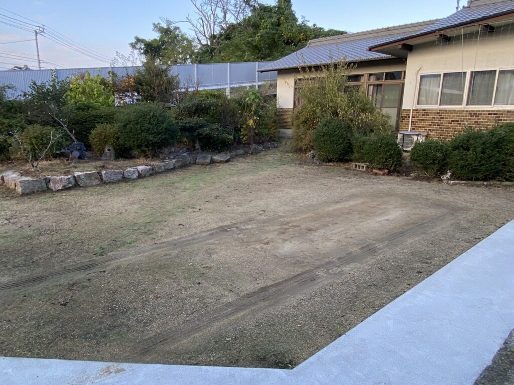 【綾川町Ｍ様邸】庭仕舞い工事着工⛑｜庭木撤去や雑草対策，駐車場拡張，物置移設 (株)カインズガーデン｜香川の庭仕舞い