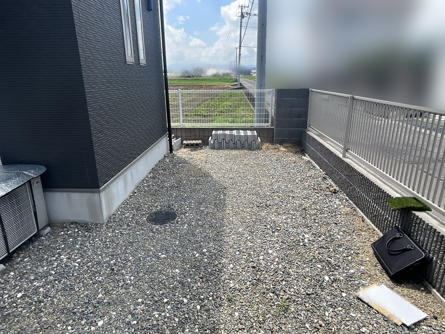 【善通寺市Ｎ様邸】バイクガレージ工事着工⛑｜愛車を守る、イナバ物置バイク保管庫「ＦＭ」 (株)カインズガーデン｜香川の庭仕舞い