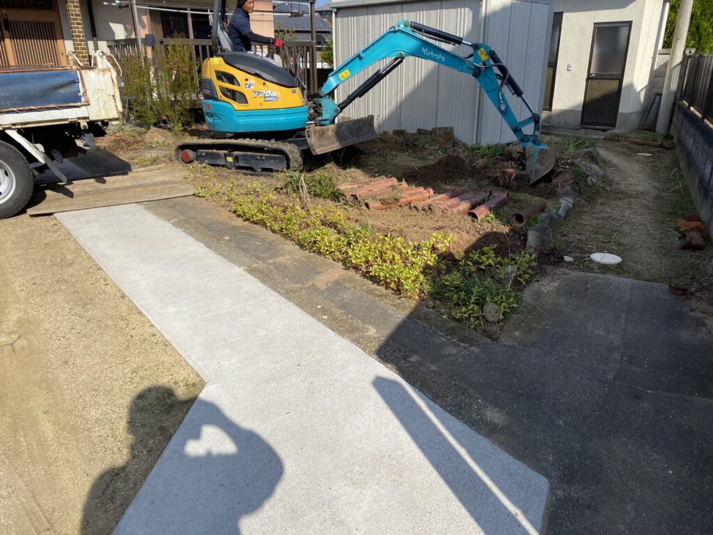 【綾川町Ｍ様邸】庭仕舞い＆駐車場拡張工事｜庭木や植栽・庭石を撤去し、駐車スペースを広げます (株)カインズガーデン