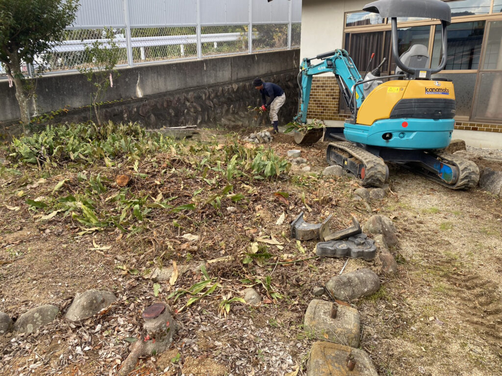 【綾川町Ｍ様邸】庭仕舞い＆駐車場拡張工事｜庭木や植栽・庭石を撤去し、駐車スペースを広げます (株)カインズガーデン