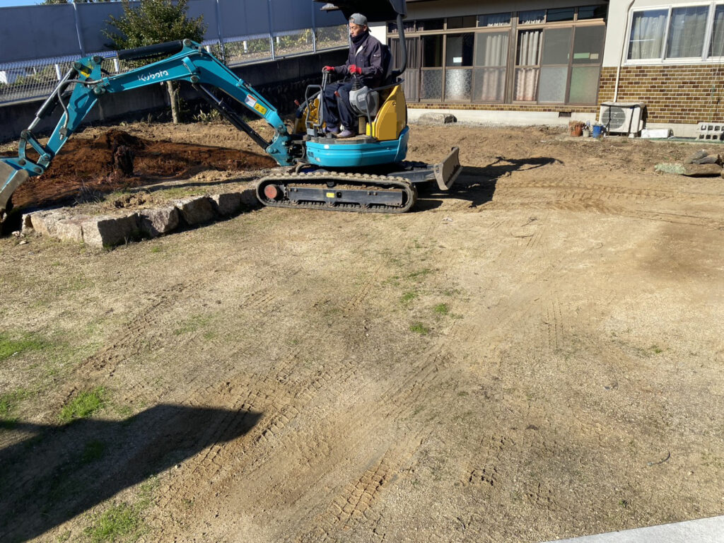 【綾川町Ｍ様邸】庭仕舞い＆駐車場拡張工事｜坪庭の解体撤去・庭木植栽の伐根・鋤取りでスッキリ！ (株)カインズガーデン