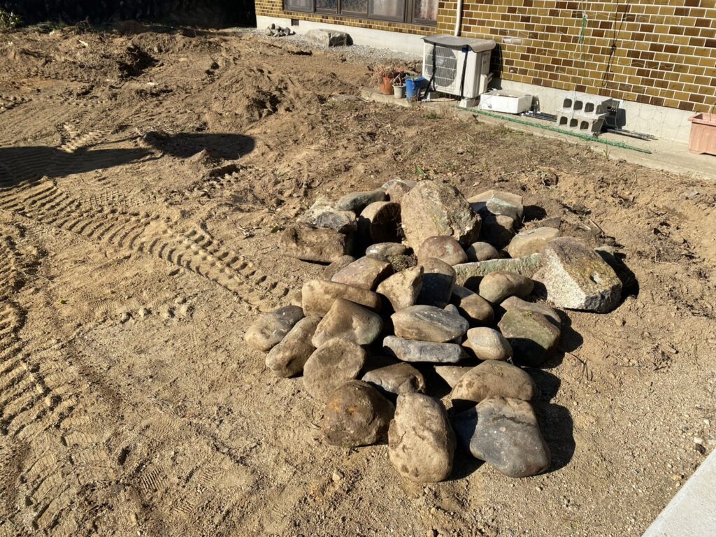 【綾川町Ｍ様邸】庭仕舞い＆駐車場拡張工事｜坪庭の解体撤去・庭木植栽の伐根・鋤取りでスッキリ！ (株)カインズガーデン