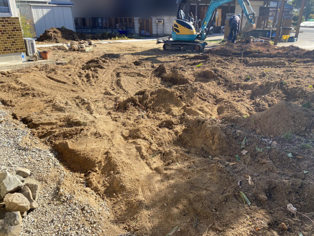 【綾川町Ｍ様邸】庭仕舞い＆駐車場拡張工事｜坪庭の解体撤去・庭木植栽の伐根・鋤取りでスッキリ！ (株)カインズガーデン