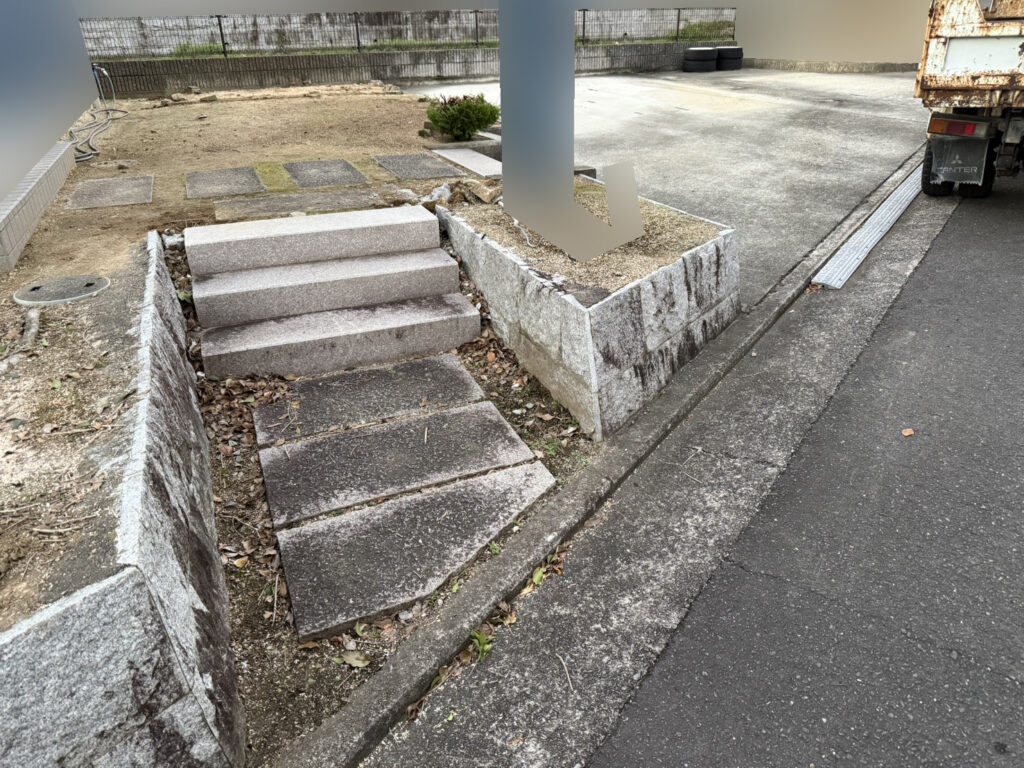 【綾川町Ｙ様邸】駐車場拡張工事｜生垣や庭木、既存カーポート撤去完了👌 (株)カインズガーデン｜香川県の庭仕舞い工事