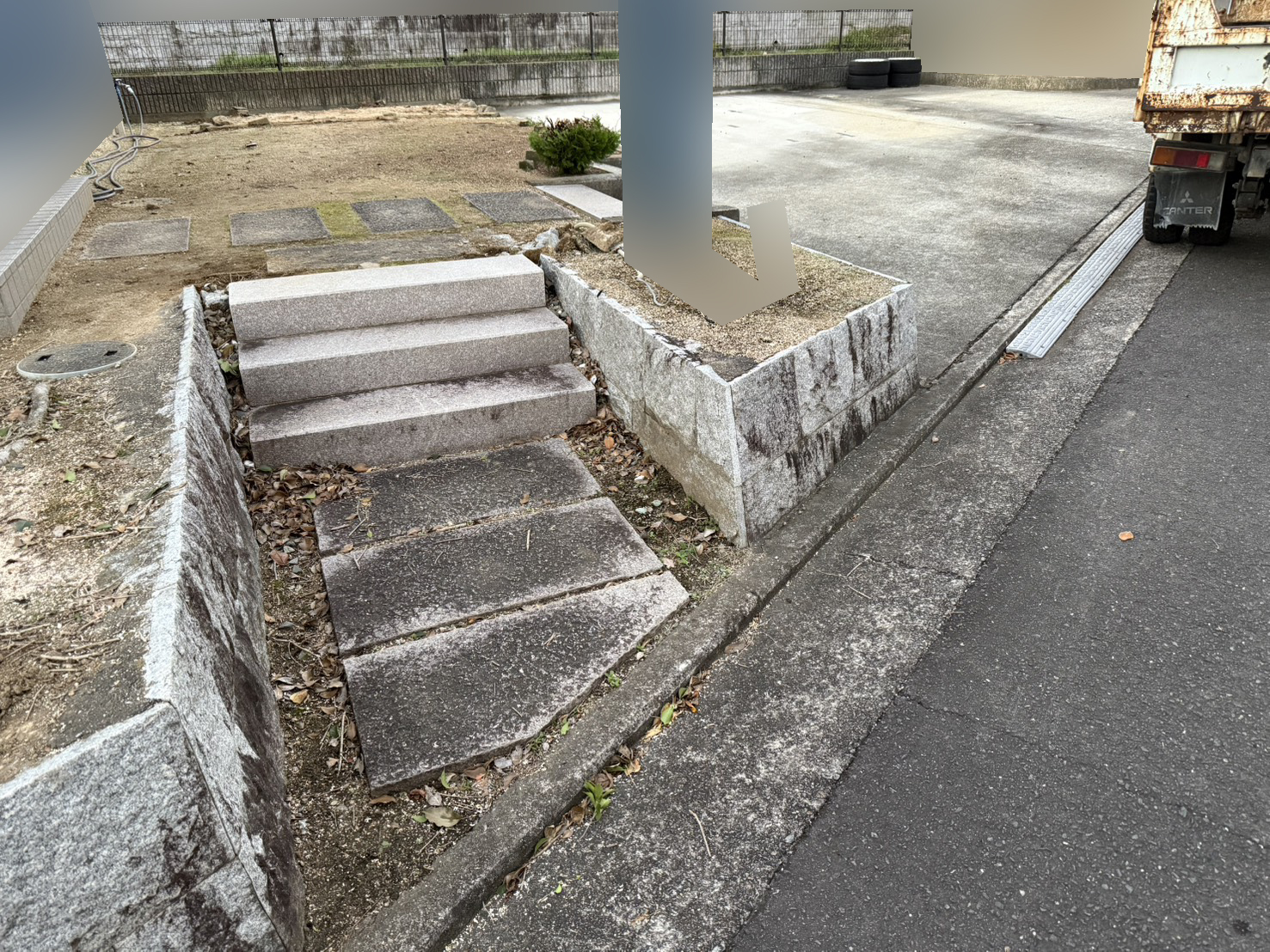 【綾川町Ｙ様邸】駐車場拡張工事｜生垣や庭木、既存カーポート撤去完了👌 (株)カインズガーデン｜香川県の庭仕舞い工事