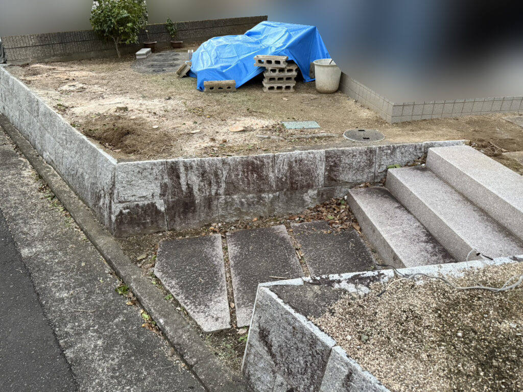 【綾川町Ｙ様邸】駐車場拡張工事｜生垣や庭木、既存カーポート撤去完了👌 (株)カインズガーデン｜香川県の庭仕舞い工事