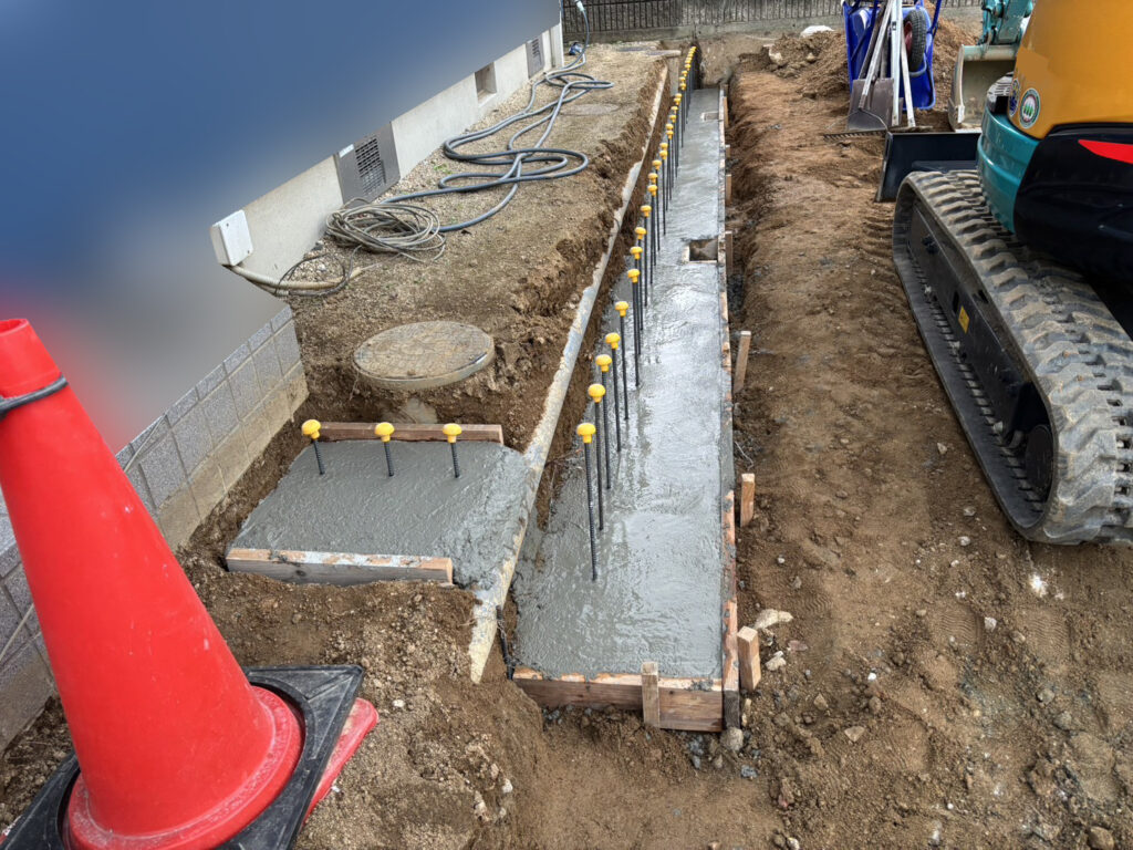 【綾川町Ｙ様邸】駐車場拡張工事｜コンクリート基礎や裏庭の土間コンクリート打設 (株)カインズガーデン｜香川の庭仕舞い工事