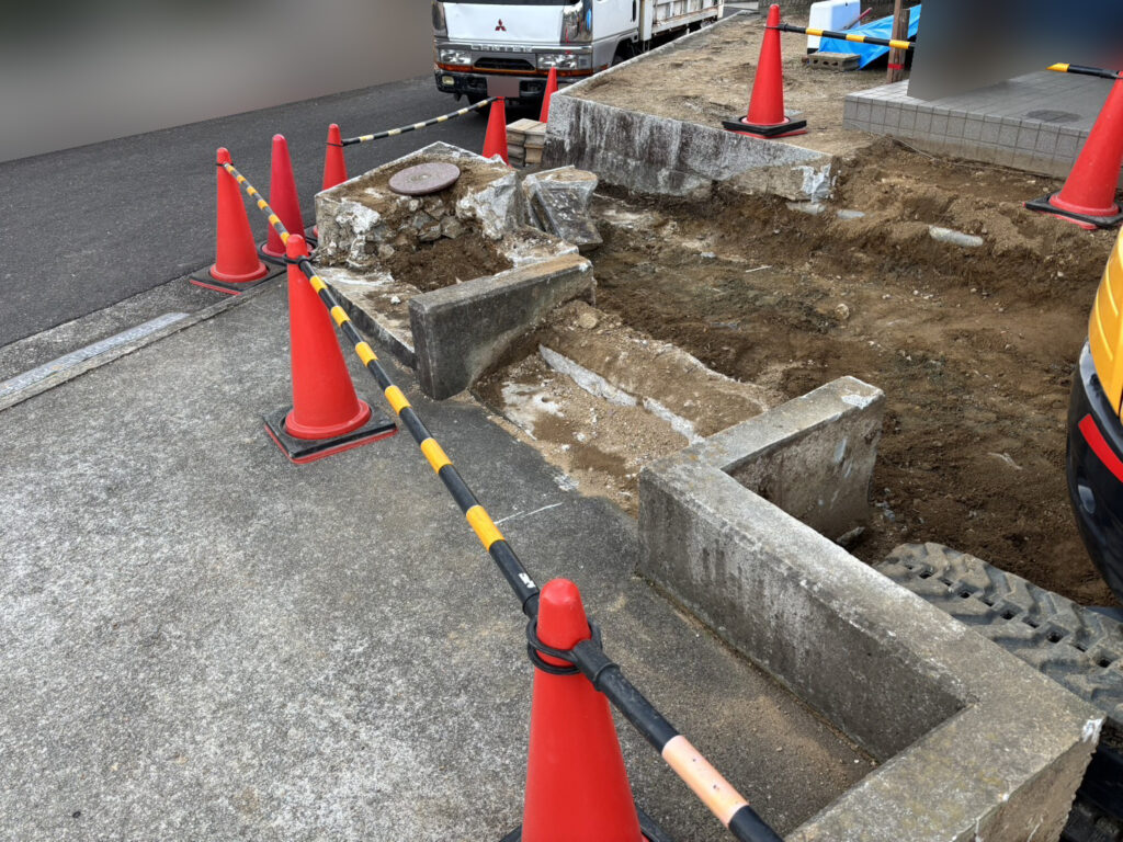 【綾川町Ｙ様邸】駐車場拡張工事｜コンクリート基礎や裏庭の土間コンクリート打設 (株)カインズガーデン｜香川の庭仕舞い工事