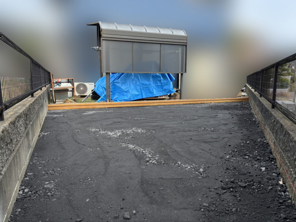 【綾川町Ｙ様邸】駐車場拡張工事｜コンクリート基礎や裏庭の土間コンクリート打設 (株)カインズガーデン｜香川の庭仕舞い工事