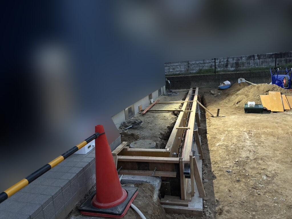 【綾川町Ｙ様邸】駐車場拡張工事｜コンクリート基礎や裏庭の土間コンクリート打設 (株)カインズガーデン｜香川の庭仕舞い工事