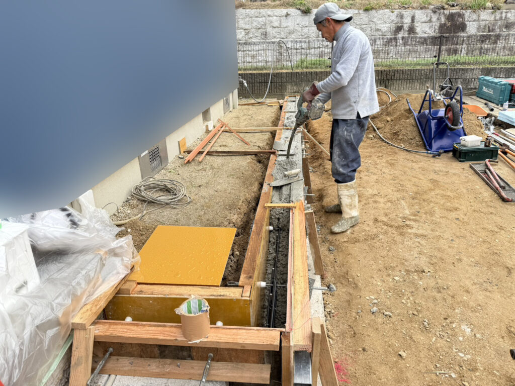 【綾川町Ｙ様邸】駐車場拡張工事｜コンクリート基礎や裏庭の土間コンクリート打設 (株)カインズガーデン｜香川の庭仕舞い工事