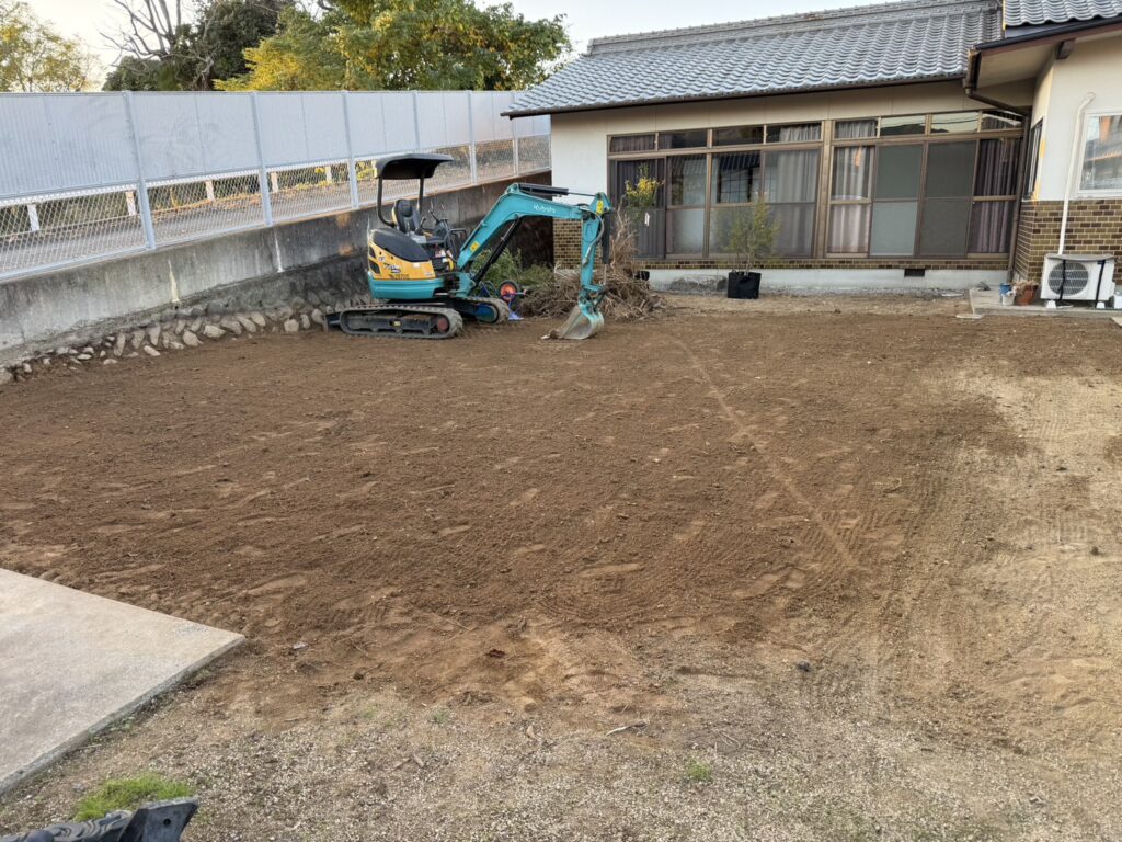 【綾川町Ｍ様邸】庭仕舞い＆駐車場拡張工事｜坪庭の解体撤去・庭木植栽の伐根・鋤取りでスッキリ！ (株)カインズガーデン