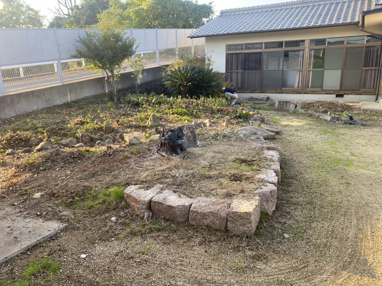 【綾川町Ｍ様邸・Ｙ様邸】駐車場拡張＆庭仕舞い工事｜庭木植栽や既存物撤去し駐車スペースを拡張します