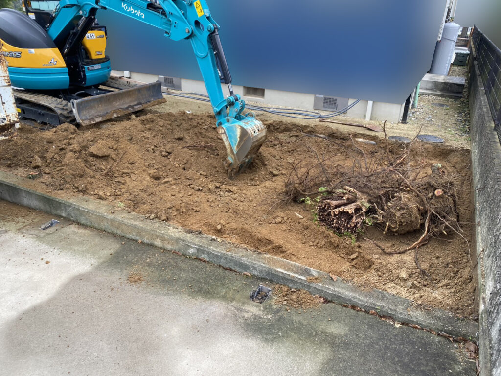 【綾川町Ｍ様邸・Ｙ様邸】駐車場拡張＆庭仕舞い工事｜庭木植栽や既存物撤去し駐車スペースを拡張します