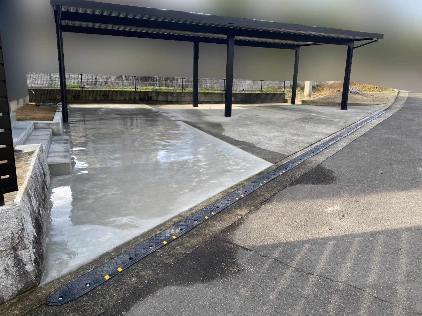 【綾川町Ｙ様邸】駐車場拡張工事㊗完工｜広々駐車スペース＆重厚感がカッコイイ折板カーポート完成✨ (株)カインズガーデン