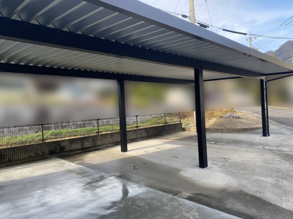【綾川町Ｙ様邸】駐車場拡張工事㊗完工｜広々駐車スペース＆重厚感がカッコイイ折板カーポート完成✨ (株)カインズガーデン