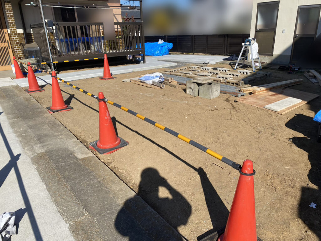 【綾川町Ｍ様邸】庭仕舞い＆駐車場拡張工事｜広くなった駐車スペースにもコンクリートを打設します (株)カインズガーデン