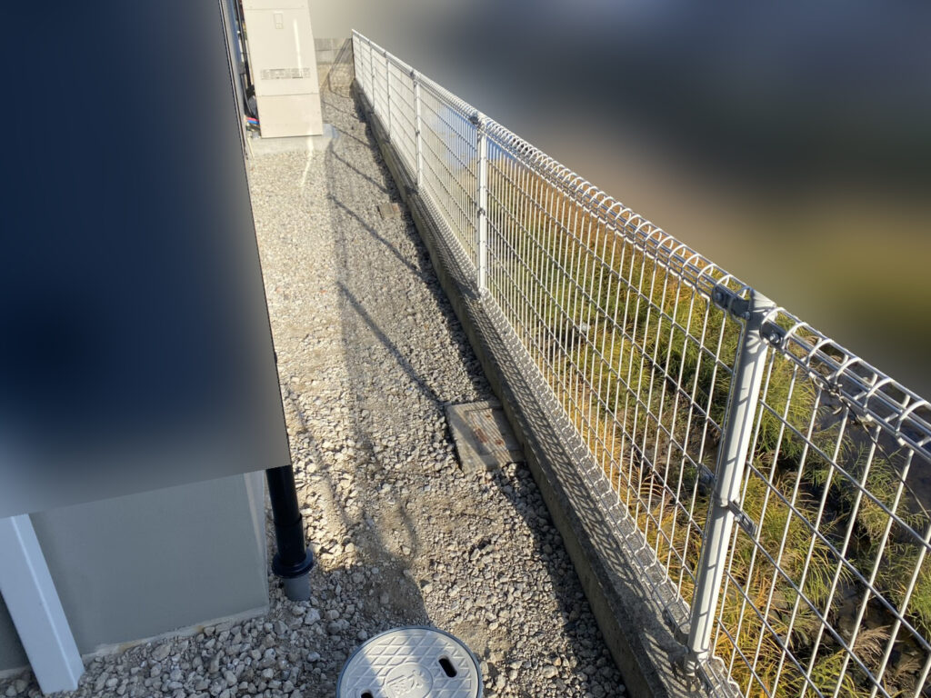 【琴平町Ｉ様邸】お家周りのブロックやフェンス・手すり設置＆雑草対策工事着工⛑ (株)カインズガーデン｜香川の庭仕舞い工事