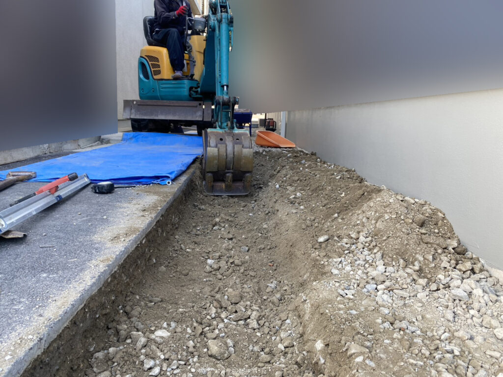 【琴平町Ｉ様邸】お家周りのブロックやフェンス・手すり設置＆雑草対策工事着工⛑ (株)カインズガーデン｜香川の庭仕舞い工事