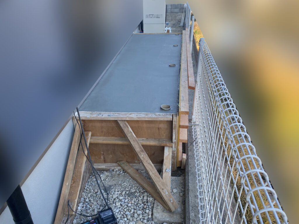 【琴平町Ｉ様邸】庭仕舞い工事｜下地コンクリートやブロック、裏庭コンクリートデッキも進んでいます (株)カインズガーデン