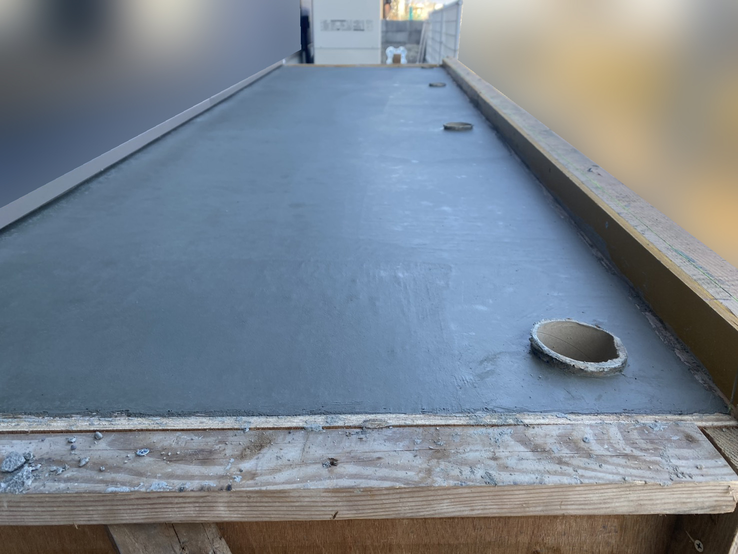 【琴平町Ｉ様邸】庭仕舞い工事｜下地コンクリートやブロック、裏庭コンクリートデッキも進んでいます (株)カインズガーデン