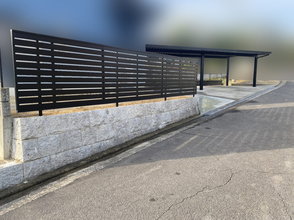 【綾川町Ｙ様邸】駐車場拡張工事㊗完工｜広々駐車スペース＆重厚感がカッコイイ折板カーポート完成✨ (株)カインズガーデン