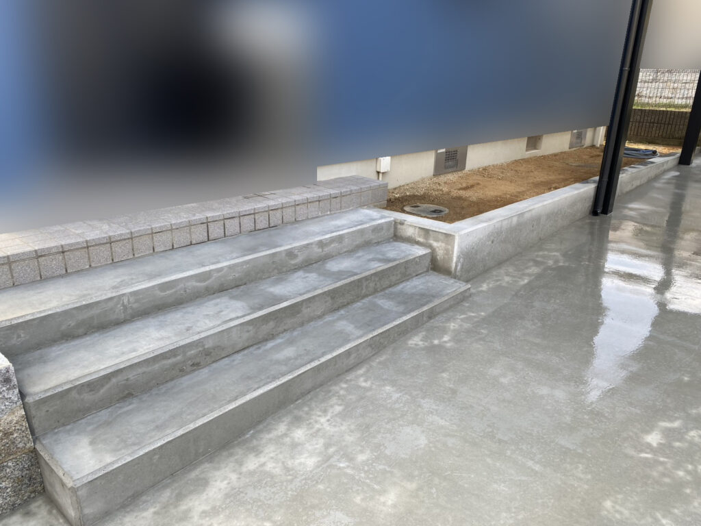 【綾川町Ｙ様邸】駐車場拡張工事㊗完工｜広々駐車スペース＆重厚感がカッコイイ折板カーポート完成✨ (株)カインズガーデン