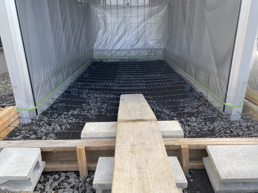 【善通寺市Ｎ様邸】バイクガレージ工事｜ガレージ内コンクリート打設完了 (株)カインズガーデン｜香川県の庭仕舞い工事