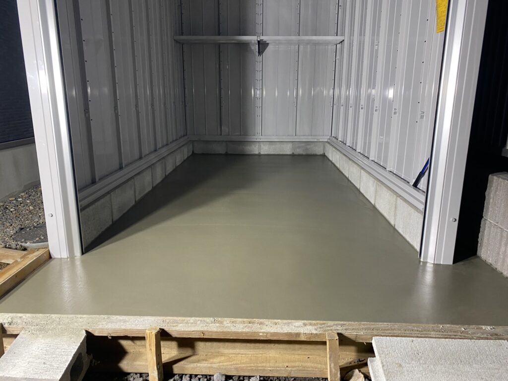 【善通寺市Ｎ様邸】バイクガレージ工事｜ガレージ内コンクリート打設完了 (株)カインズガーデン｜香川県の庭仕舞い工事