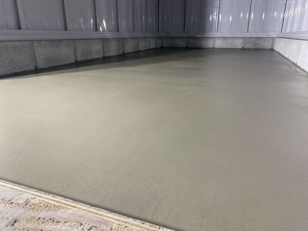 【善通寺市Ｎ様邸】バイクガレージ工事｜ガレージ内コンクリート打設完了 (株)カインズガーデン｜香川県の庭仕舞い工事