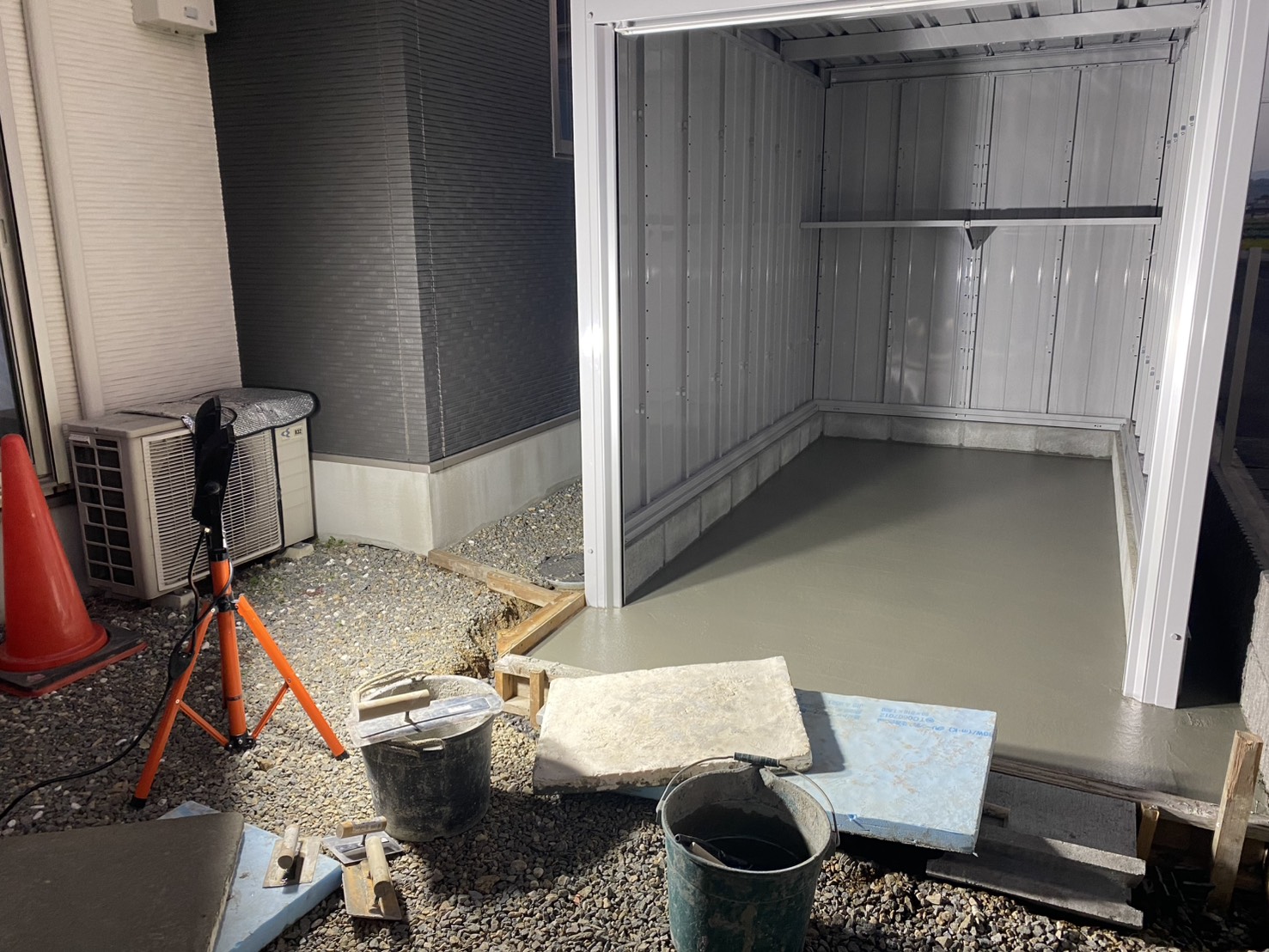 【善通寺市Ｎ様邸】バイクガレージ工事｜ガレージ内コンクリート打設完了 (株)カインズガーデン｜香川県の庭仕舞い工事