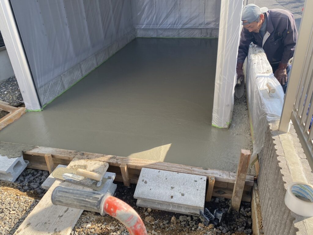 【善通寺市Ｎ様邸】バイクガレージ工事｜ガレージ内コンクリート打設完了 (株)カインズガーデン｜香川県の庭仕舞い工事