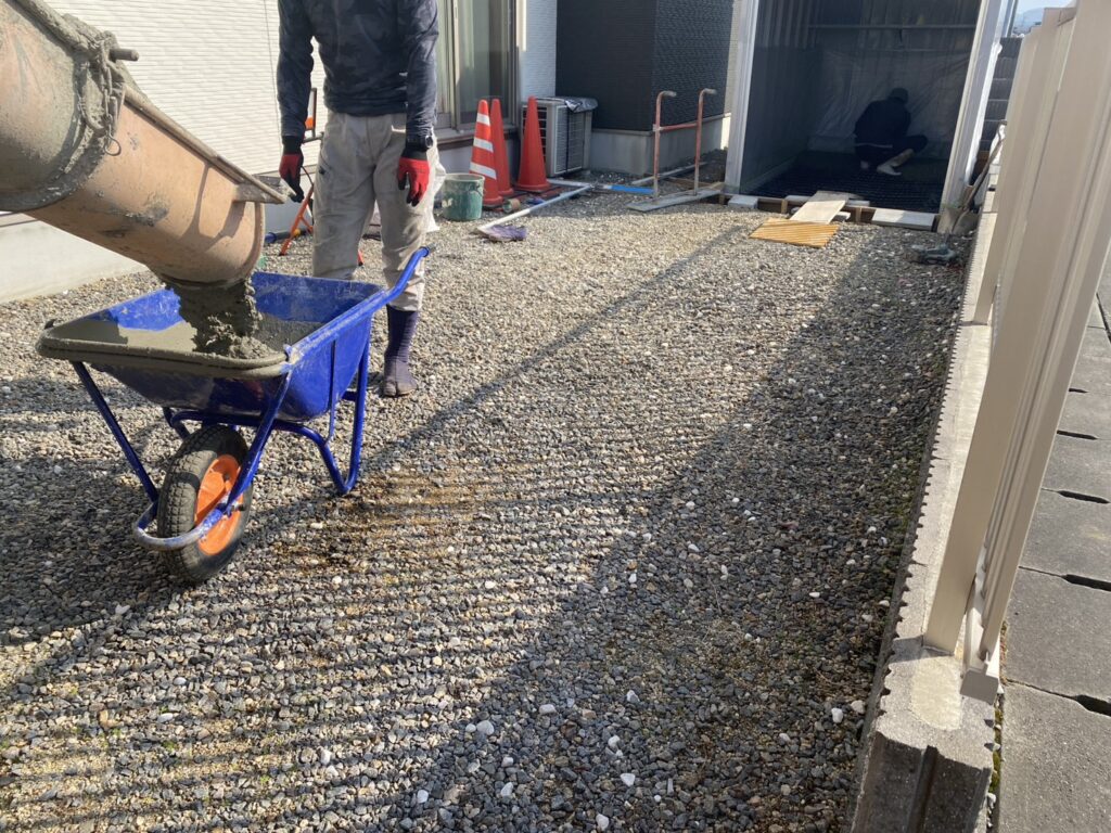 【善通寺市Ｎ様邸】バイクガレージ工事｜ガレージ内コンクリート打設完了 (株)カインズガーデン｜香川県の庭仕舞い工事