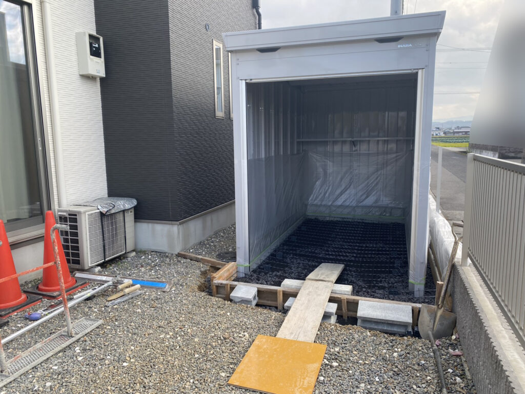 【善通寺市Ｎ様邸】バイクガレージ工事｜ガレージ内コンクリート打設完了 (株)カインズガーデン｜香川県の庭仕舞い工事